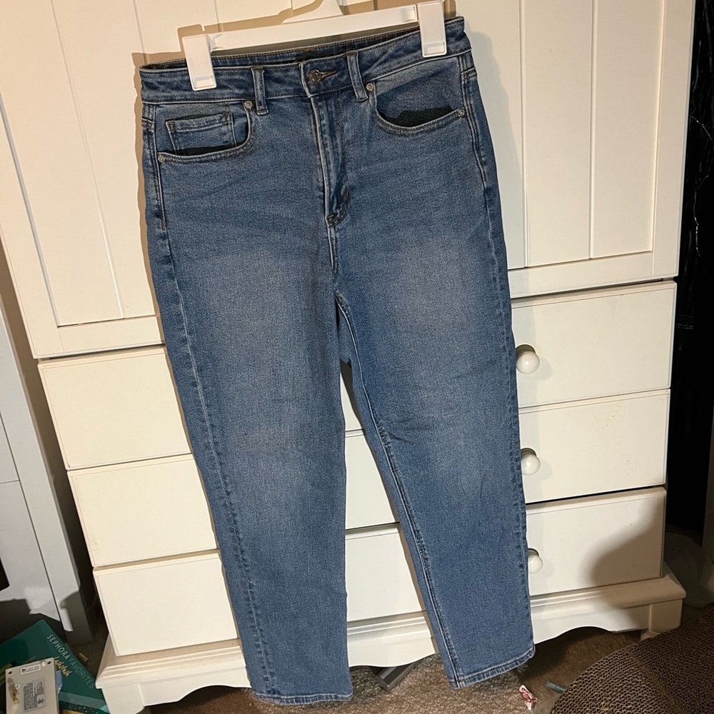 american eagle light wash mom jeans